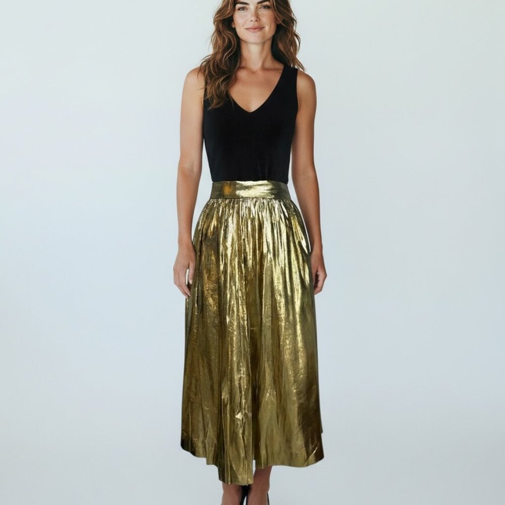 Vintage Partique NY Gold Metallic Skirt – Your Golden Ticket to Glam!